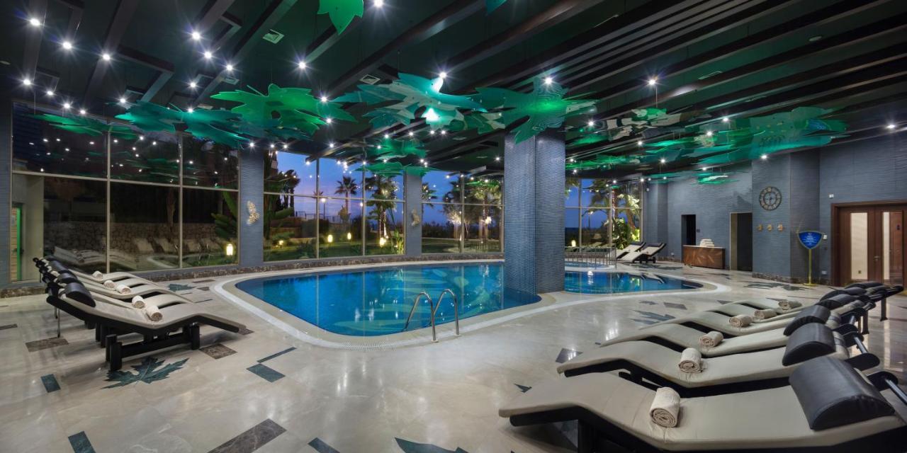 Merit Royal Premium Hotel Casino & Spa Karavas  Buitenkant foto